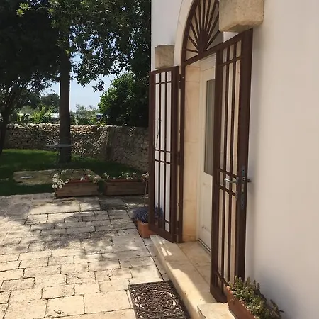 Фермерский дом Masseria Camarda Челье-Мессапика